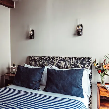 Hotel Maison Saintonge 4*